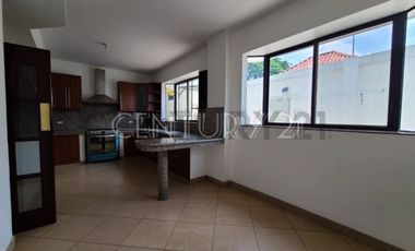 Alquiler Casa de Lujo con Piscina en Urbanización Biblos, Samborondón