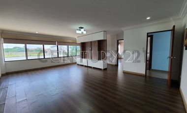 Alquiler Casa de Lujo con Piscina en Urbanización Biblos, Samborondón