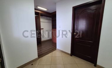 Alquiler Casa de Lujo con Piscina en Urbanización Biblos, Samborondón