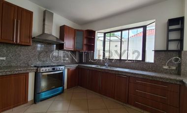 Alquiler Casa de Lujo con Piscina en Urbanización Biblos, Samborondón