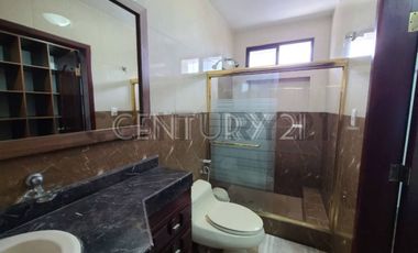 Alquiler Casa de Lujo con Piscina en Urbanización Biblos, Samborondón