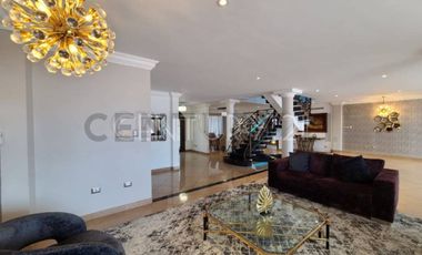 Alquiler Casa de Lujo con Piscina en Urbanización Biblos, Samborondón