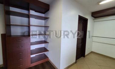 Alquiler Casa de Lujo con Piscina en Urbanización Biblos, Samborondón