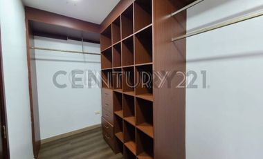 Alquiler Casa de Lujo con Piscina en Urbanización Biblos, Samborondón