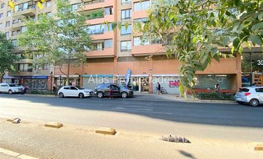 Local Comercial en Venta en Gran vitrina calle | 69 mt2 | Santa Isabel | Alas Propiedades