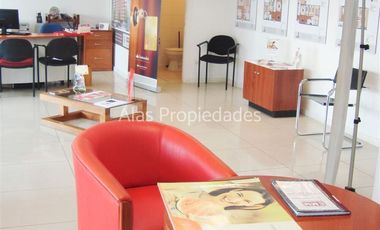 Local Comercial en Venta en Gran vitrina calle | 69 mt2 | Santa Isabel | Alas Propiedades