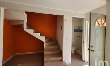 Casa en venta 3 recamaras Fracc Los colorines, Morelos con alberca