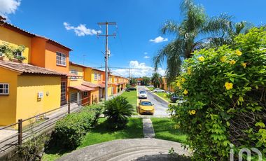 Casa en venta 3 recamaras Fracc Los colorines, Morelos con alberca