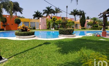 Casa en venta Fracc Las Garzas, Tezoyuca con vigilancia y alberca