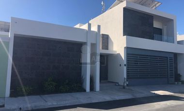 Casa sola en venta en Villas Coloniales, Apodaca, Nuevo León
