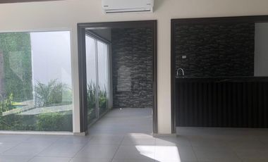 Casa sola en venta en Villas Coloniales, Apodaca, Nuevo León