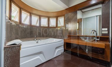 Pool Villa in Sukhumvit