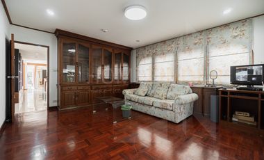 Pool Villa in Sukhumvit