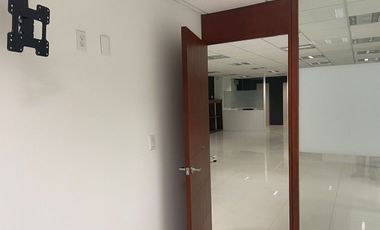 SE RENTA ESPACIO  PARA OFICINAS,  CLINICA O COSULTORIO EN BOSQUE DE DURAZNOS (S)