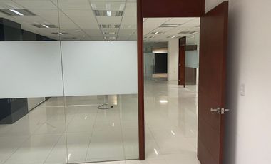 SE RENTA ESPACIO  PARA OFICINAS,  CLINICA O COSULTORIO EN BOSQUE DE DURAZNOS (S)