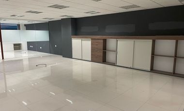 SE RENTA ESPACIO  PARA OFICINAS,  CLINICA O COSULTORIO EN BOSQUE DE DURAZNOS (S)