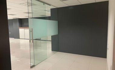 SE RENTA ESPACIO  PARA OFICINAS,  CLINICA O COSULTORIO EN BOSQUE DE DURAZNOS (S)