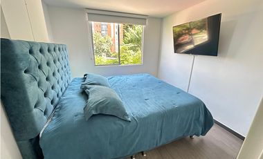 HERMOSO APARTAMENTO AMOBLADO EN EL POBLADO MEDELLIN AMPLIO E ILUMINADO