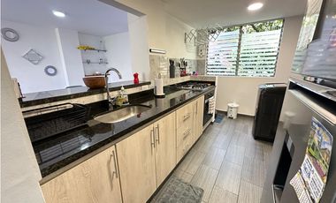 HERMOSO APARTAMENTO AMOBLADO EN EL POBLADO MEDELLIN AMPLIO E ILUMINADO