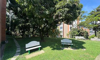 HERMOSO APARTAMENTO AMOBLADO EN EL POBLADO MEDELLIN AMPLIO E ILUMINADO