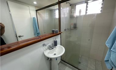 HERMOSO APARTAMENTO AMOBLADO EN EL POBLADO MEDELLIN AMPLIO E ILUMINADO