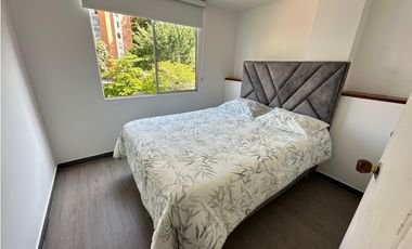 HERMOSO APARTAMENTO AMOBLADO EN EL POBLADO MEDELLIN AMPLIO E ILUMINADO