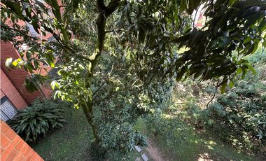 HERMOSO APARTAMENTO AMOBLADO EN EL POBLADO MEDELLIN AMPLIO E ILUMINADO