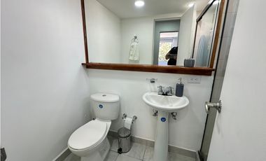 HERMOSO APARTAMENTO AMOBLADO EN EL POBLADO MEDELLIN AMPLIO E ILUMINADO