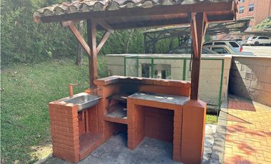 HERMOSO APARTAMENTO AMOBLADO EN EL POBLADO MEDELLIN AMPLIO E ILUMINADO