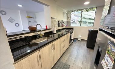 HERMOSO APARTAMENTO AMOBLADO EN EL POBLADO MEDELLIN AMPLIO E ILUMINADO