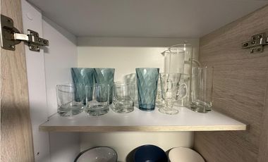 HERMOSO APARTAMENTO AMOBLADO EN EL POBLADO MEDELLIN AMPLIO E ILUMINADO