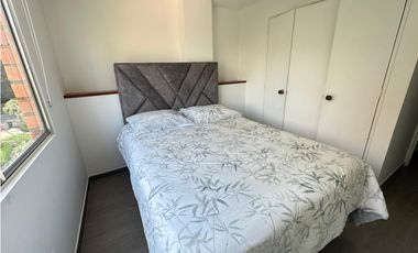 HERMOSO APARTAMENTO AMOBLADO EN EL POBLADO MEDELLIN AMPLIO E ILUMINADO