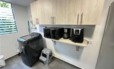 HERMOSO APARTAMENTO AMOBLADO EN EL POBLADO MEDELLIN AMPLIO E ILUMINADO