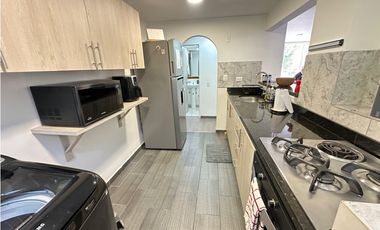 HERMOSO APARTAMENTO AMOBLADO EN EL POBLADO MEDELLIN AMPLIO E ILUMINADO