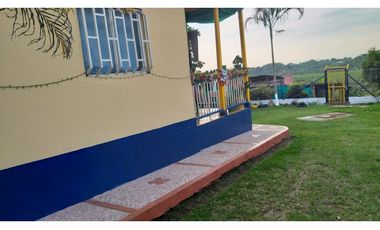 SE VENDE FINCA  CAMPESINA CERCA A QUIMBAYA CERCA VIA PRINCIPAL