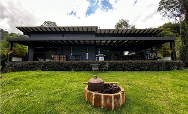 EXPECTACULAR FINCA MODERNA MUY CERCANA AL CASCO URBANO