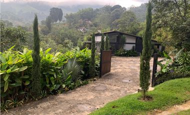 EXPECTACULAR FINCA MODERNA MUY CERCANA AL CASCO URBANO