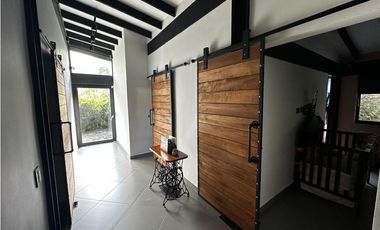 EXPECTACULAR FINCA MODERNA MUY CERCANA AL CASCO URBANO