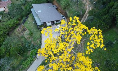 EXPECTACULAR FINCA MODERNA MUY CERCANA AL CASCO URBANO