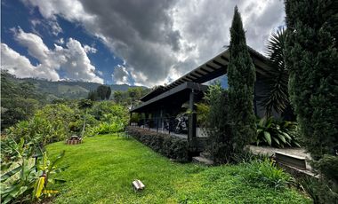 EXPECTACULAR FINCA MODERNA MUY CERCANA AL CASCO URBANO