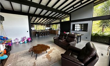 EXPECTACULAR FINCA MODERNA MUY CERCANA AL CASCO URBANO