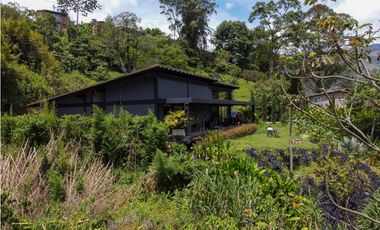 EXPECTACULAR FINCA MODERNA MUY CERCANA AL CASCO URBANO