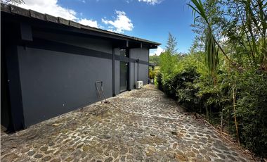 EXPECTACULAR FINCA MODERNA MUY CERCANA AL CASCO URBANO