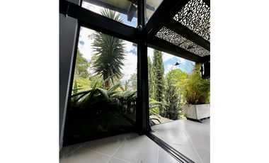 EXPECTACULAR FINCA MODERNA MUY CERCANA AL CASCO URBANO