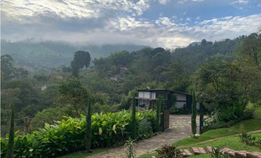 EXPECTACULAR FINCA MODERNA MUY CERCANA AL CASCO URBANO