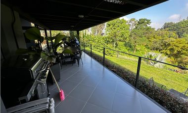 EXPECTACULAR FINCA MODERNA MUY CERCANA AL CASCO URBANO