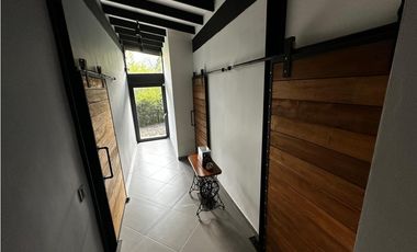 EXPECTACULAR FINCA MODERNA MUY CERCANA AL CASCO URBANO