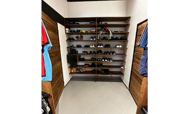 EXPECTACULAR FINCA MODERNA MUY CERCANA AL CASCO URBANO