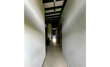 EXPECTACULAR FINCA MODERNA MUY CERCANA AL CASCO URBANO