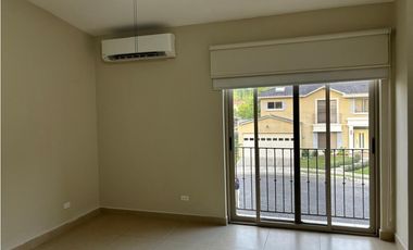 ALQUILER DE CASA EN CLAYTON - PH EMBASSY GARDENS